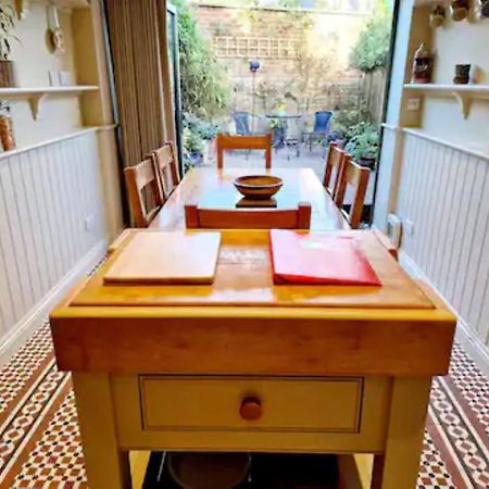 Jackdaw Cottage-Beautiful Cottage, Town Centre Wimborne Minster Esterno foto