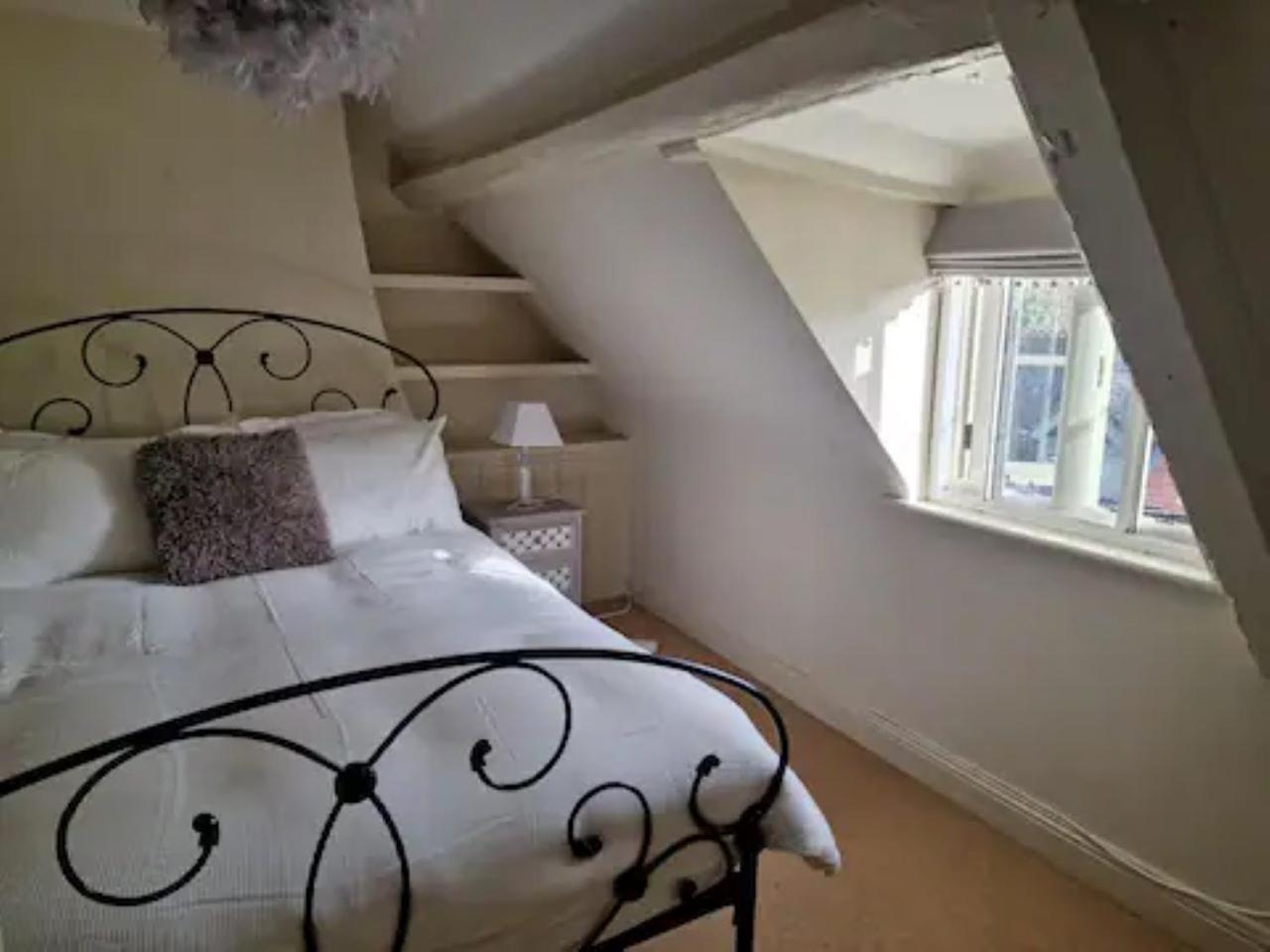 Jackdaw Cottage-Beautiful Cottage, Town Centre Wimborne Minster Esterno foto