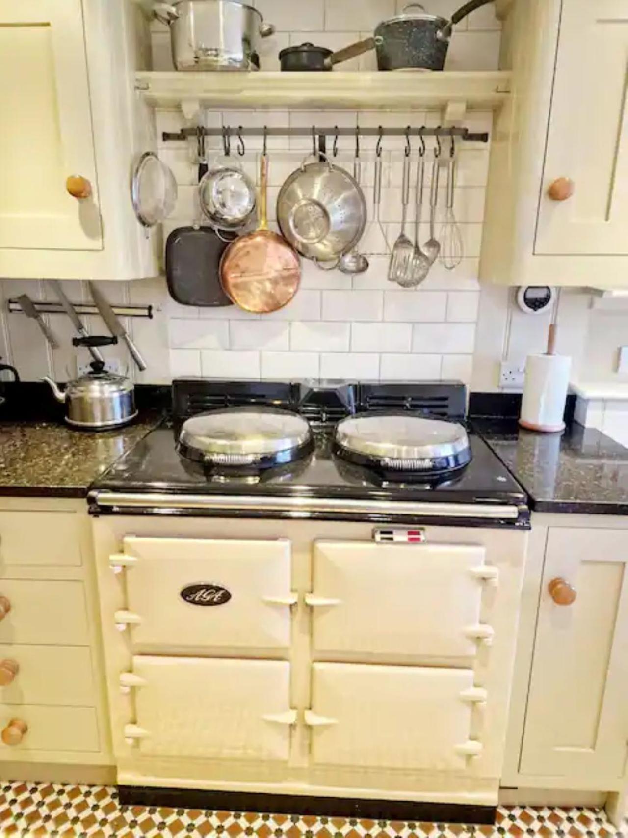 Jackdaw Cottage-Beautiful Cottage, Town Centre Wimborne Minster Esterno foto