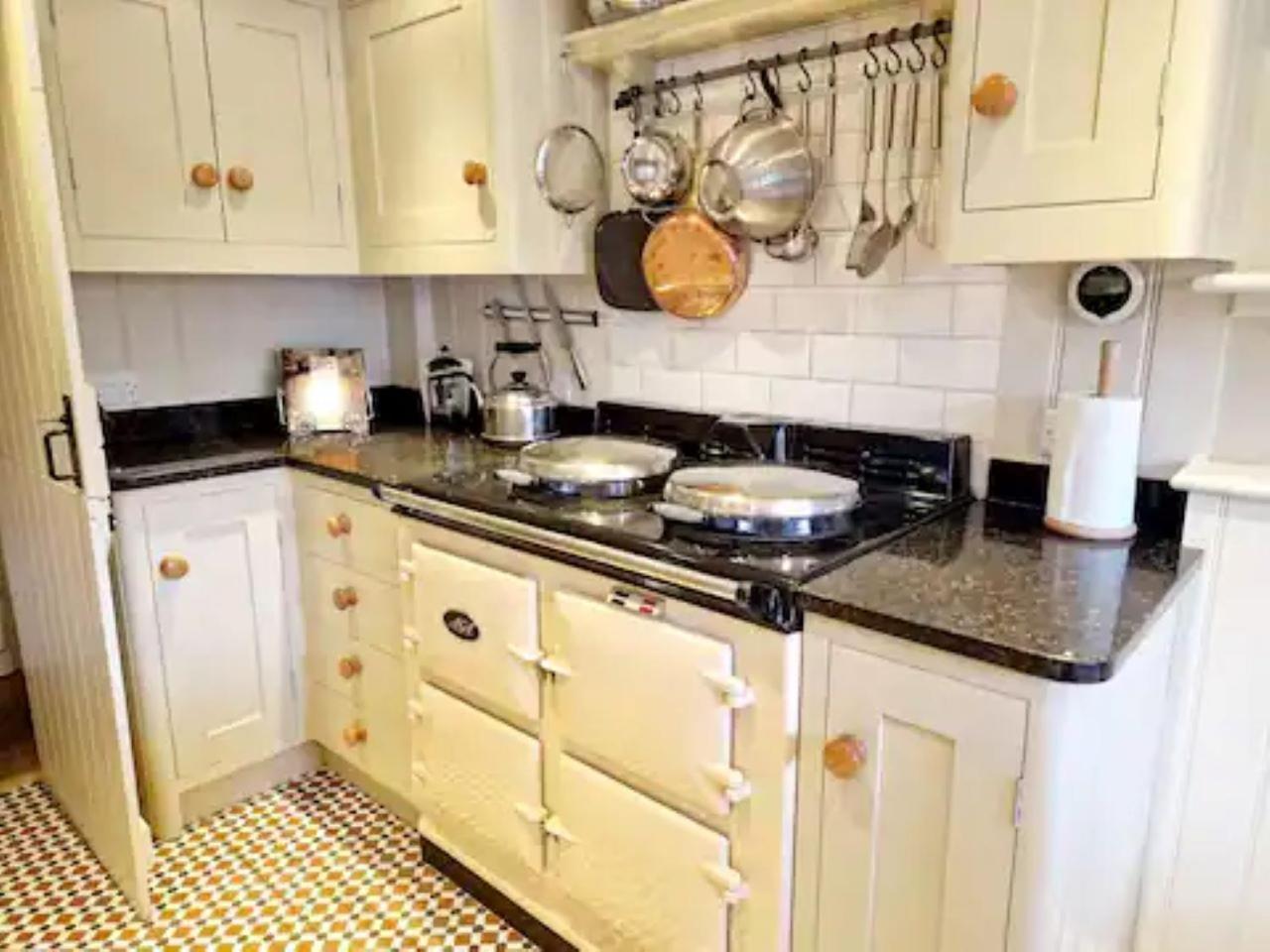 Jackdaw Cottage-Beautiful Cottage, Town Centre Wimborne Minster Esterno foto
