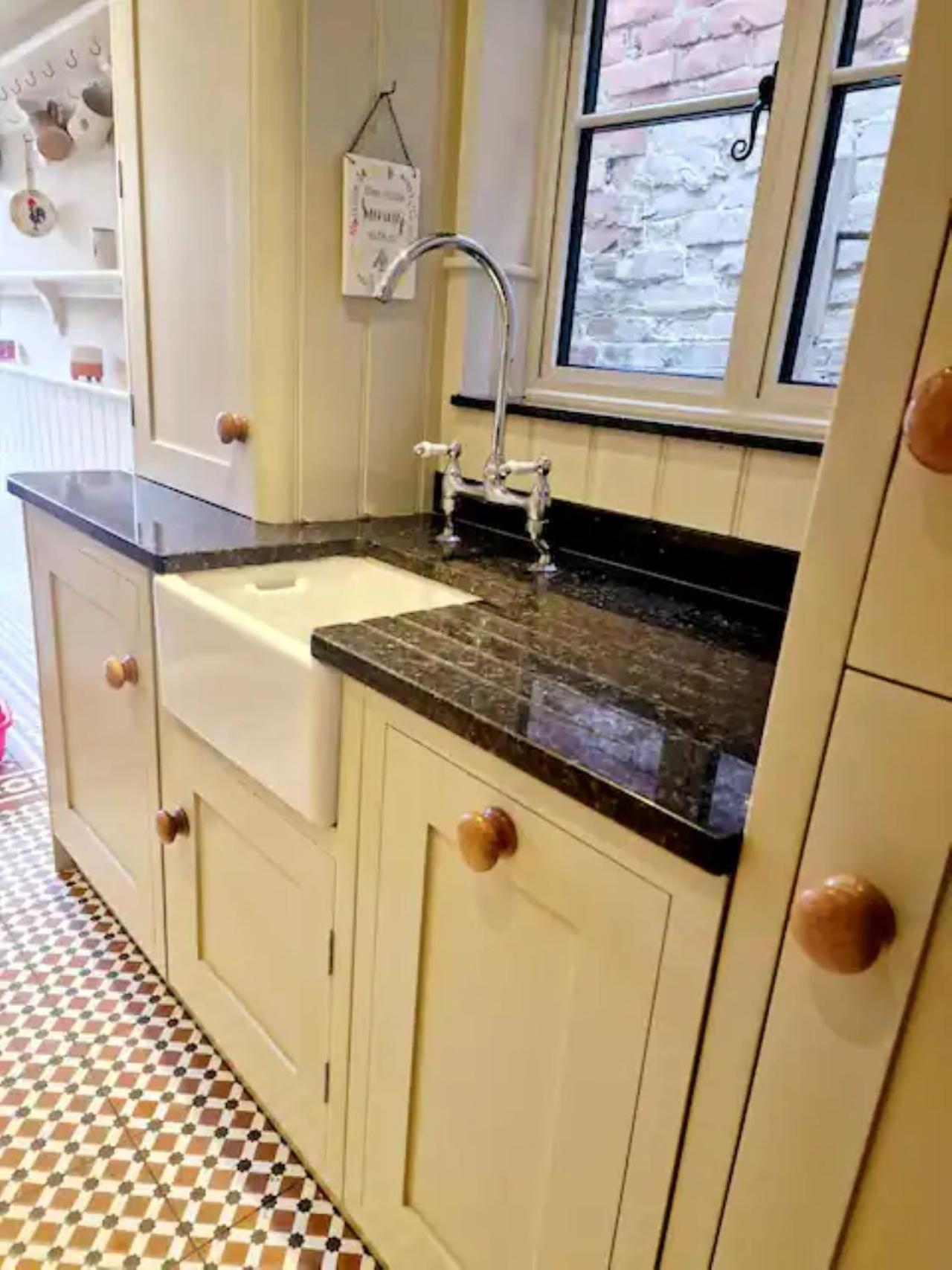 Jackdaw Cottage-Beautiful Cottage, Town Centre Wimborne Minster Esterno foto